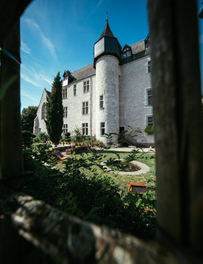 Roses du château Beaugency's floral elegance bewitches the senses